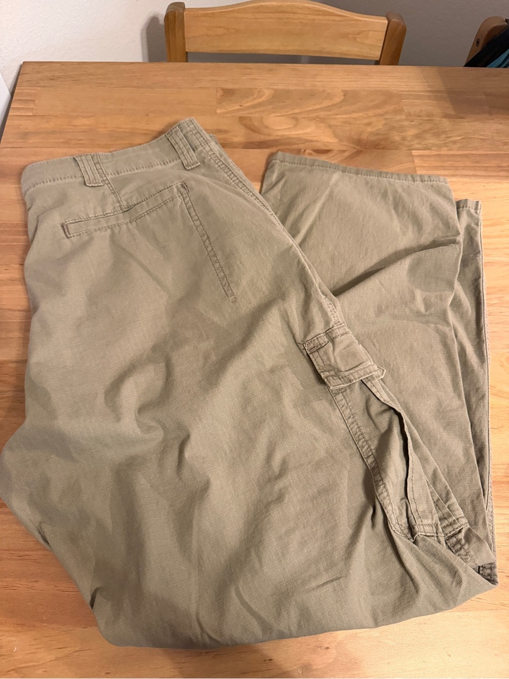 Wrangler Men's Tan Cargo Pants - Casual Utility Design